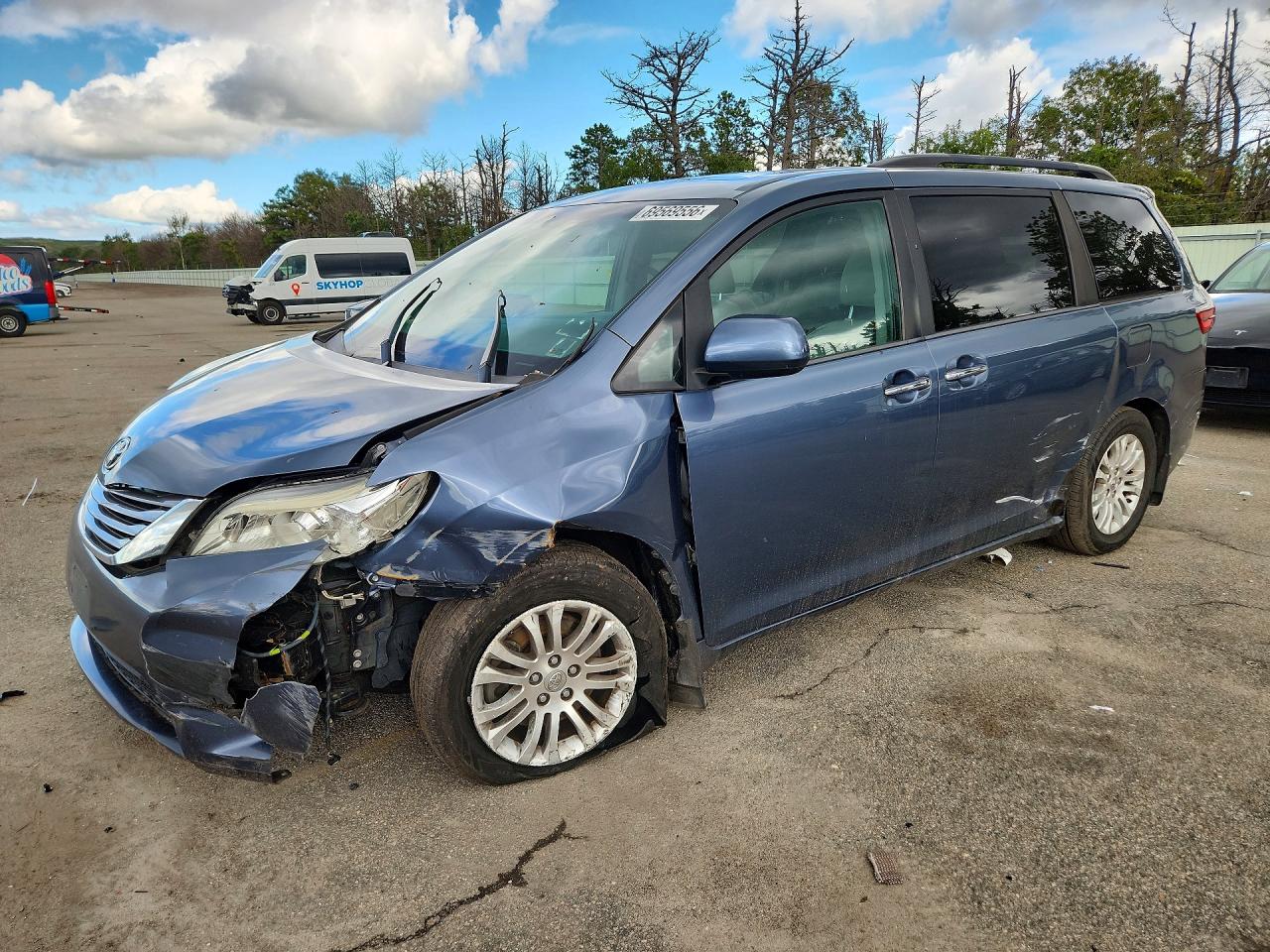 Photo of the 2017 TOYOTA SIENNA XLE 8-PASSENGER