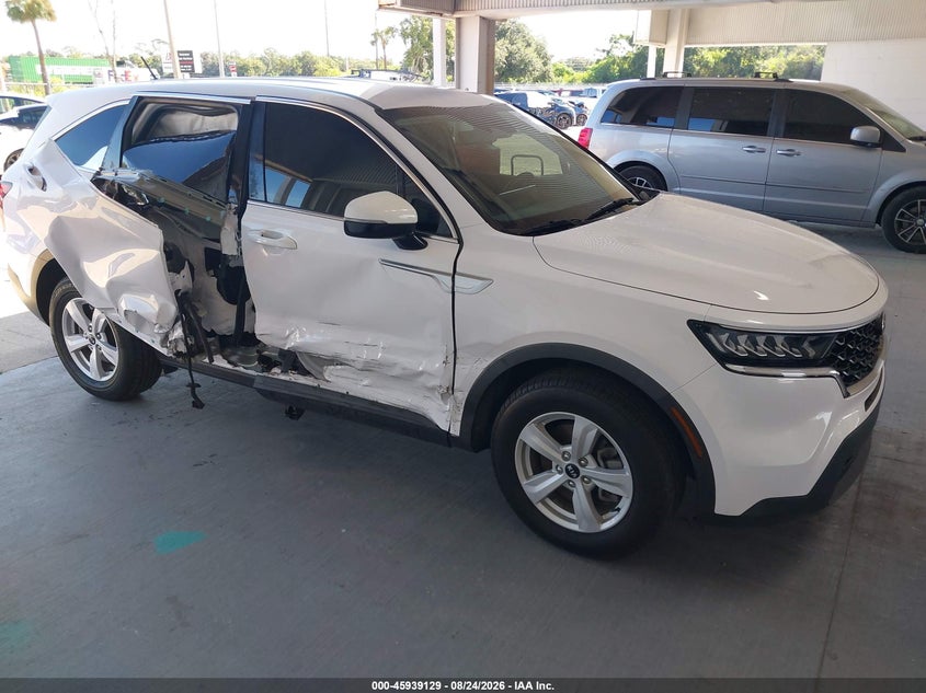Photo of the 2021 KIA SORENTO LX