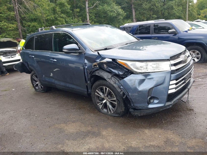 Photo of the 2019 TOYOTA HIGHLANDER LE