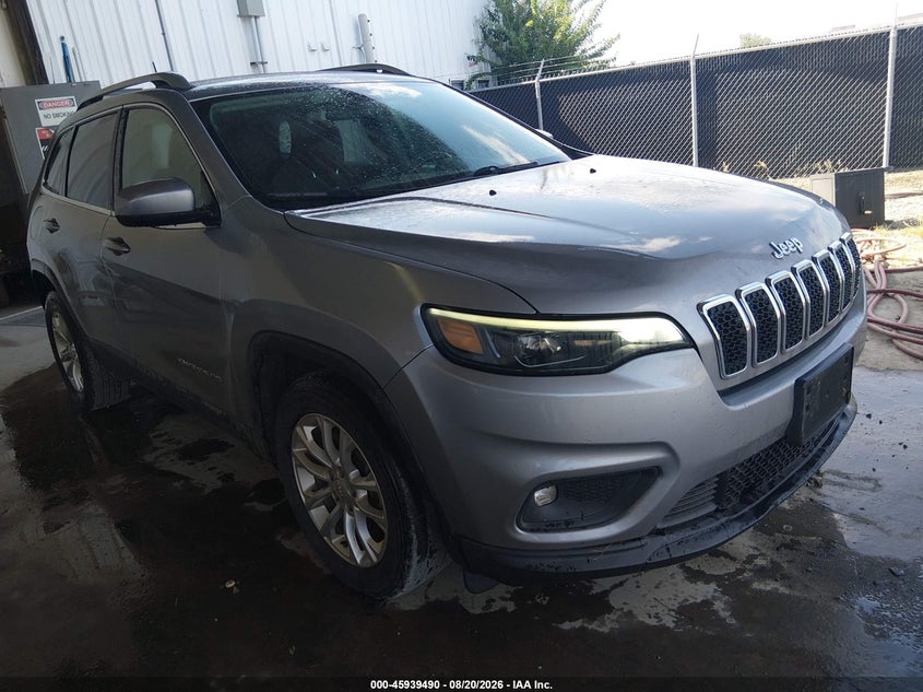 Photo of the 2019 JEEP CHEROKEE LATITUDE FWD