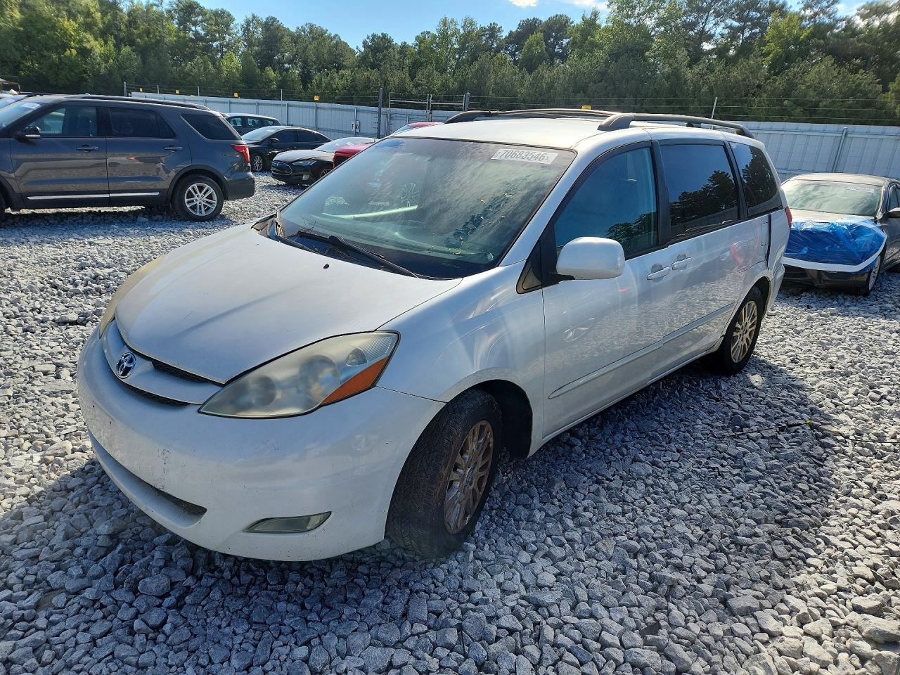 Photo of the 2007 TOYOTA SIENNA XLE 7-PASSENGER