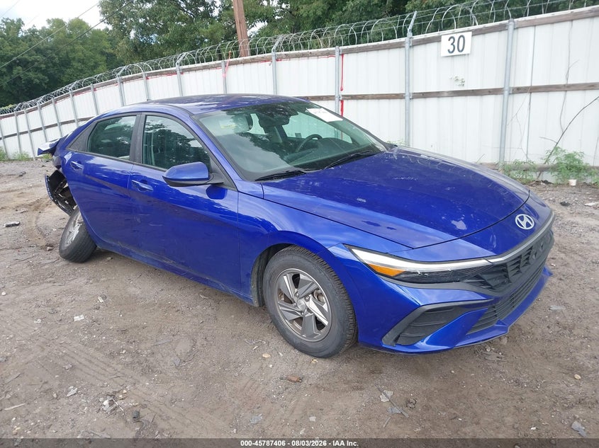 Photo of the 2024 HYUNDAI ELANTRA SE