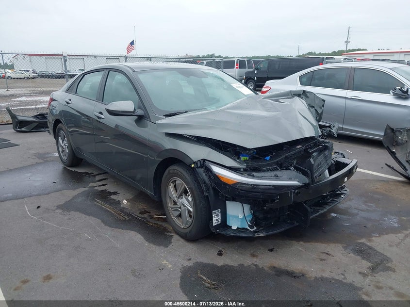Photo of the 2026 HYUNDAI ELANTRA SE