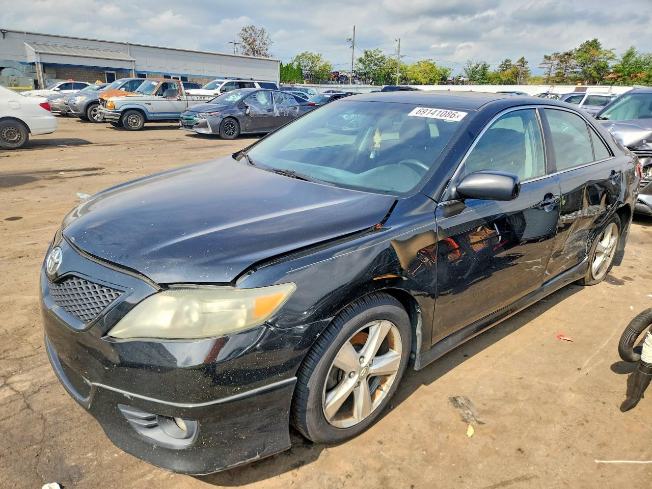Photo of the 2011 TOYOTA CAMRY SE