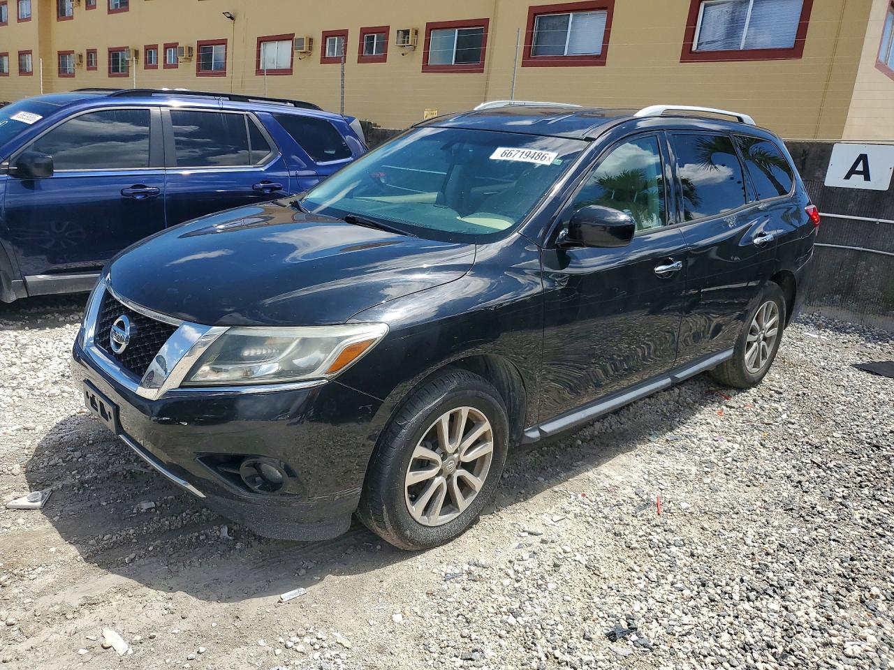 Photo of the 2016 NISSAN PATHFINDER SV