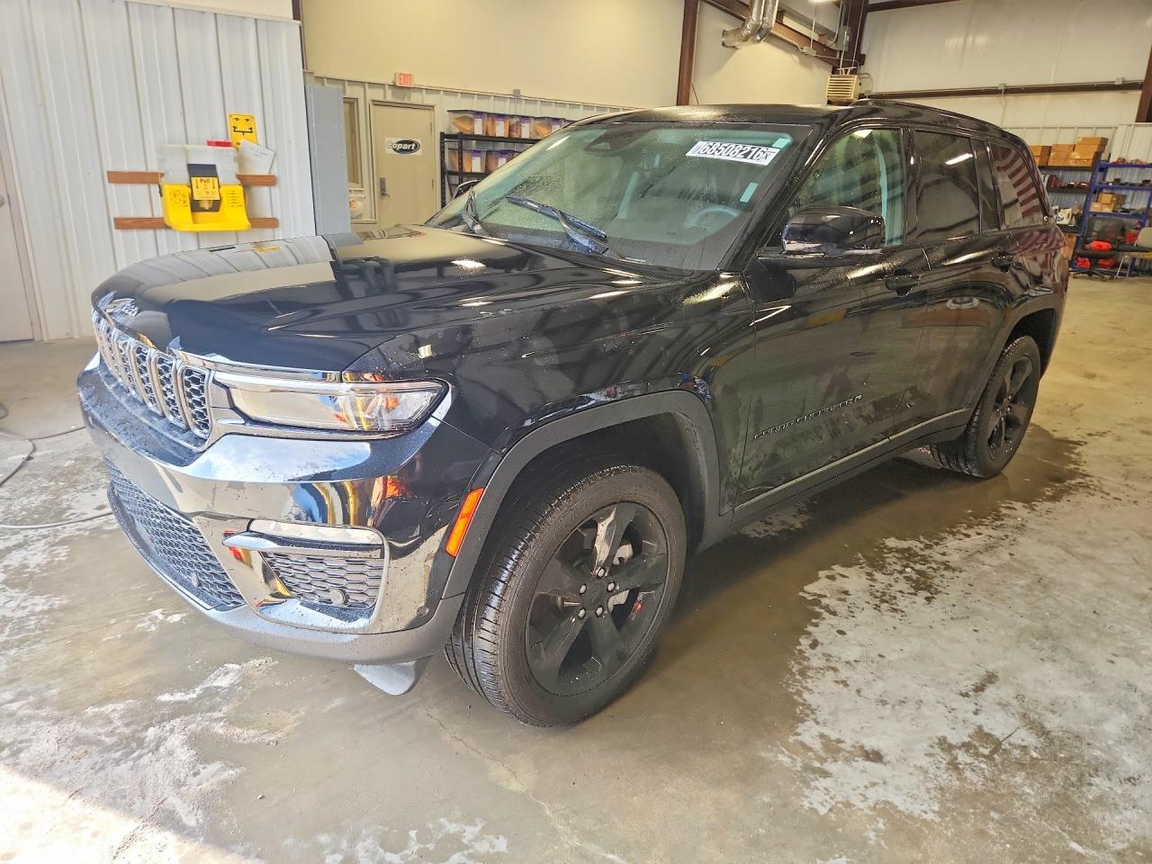 Photo of the 2023 JEEP GRAND CHEROKEE LIMITED