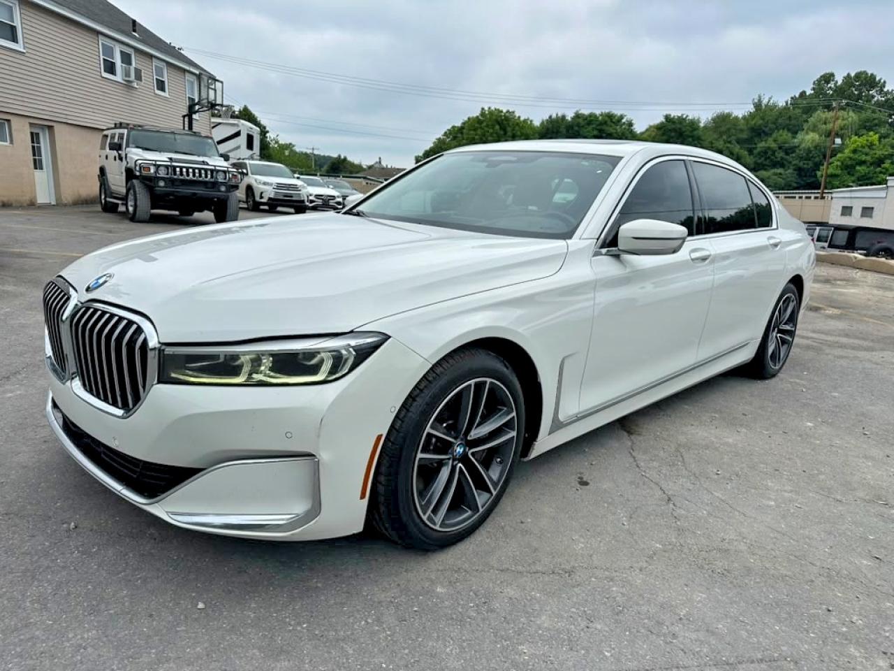 Photo of the 2021 BMW 750 XI