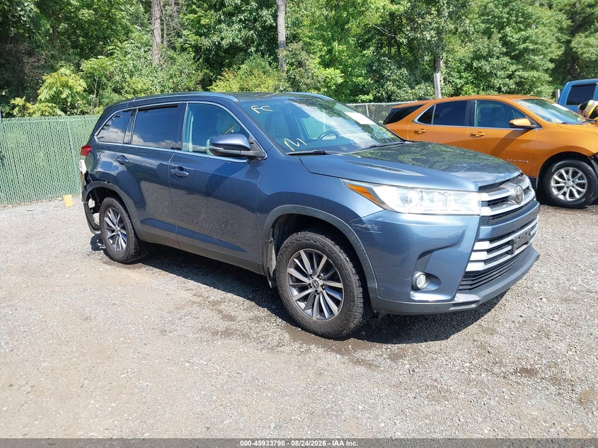 Photo of the 2019 TOYOTA HIGHLANDER XLE