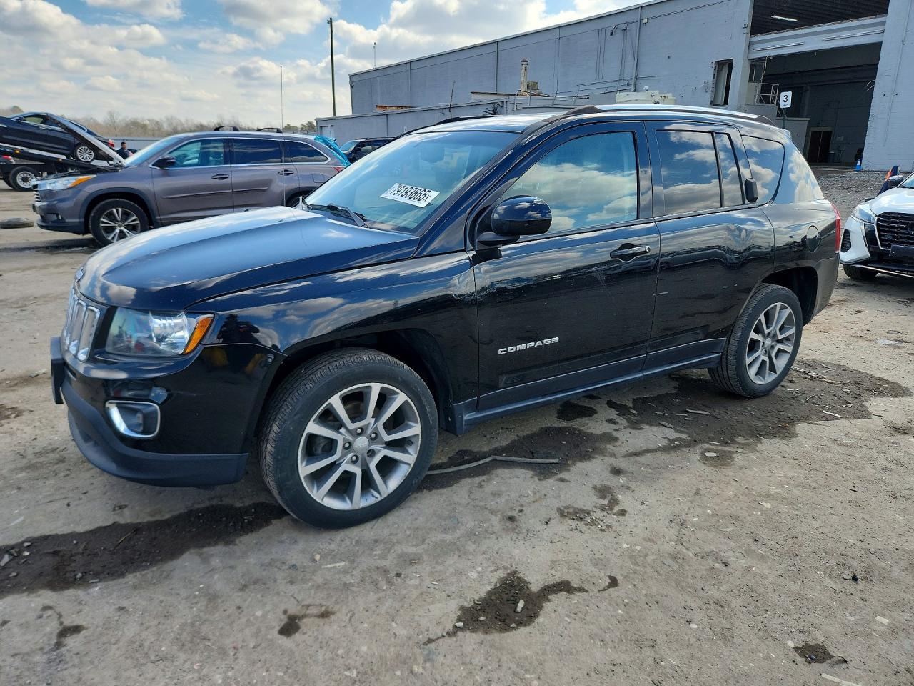 Photo of the 2017 JEEP COMPASS LATITUDE
