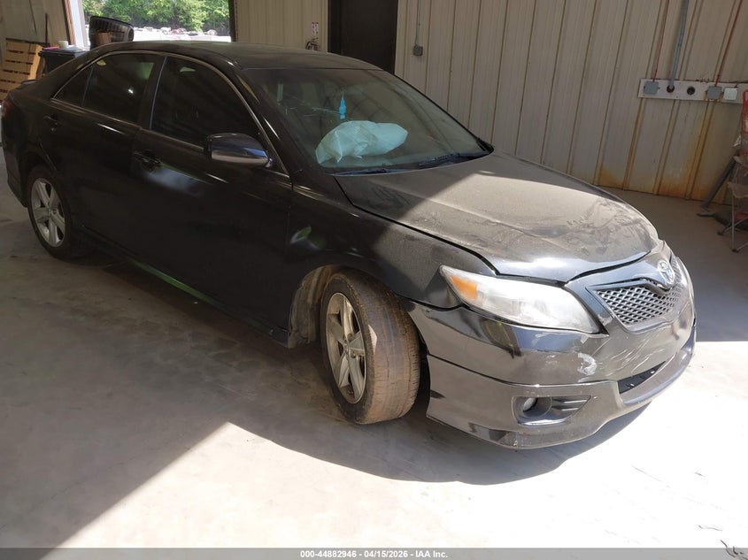 Photo of the 2011 TOYOTA CAMRY SE