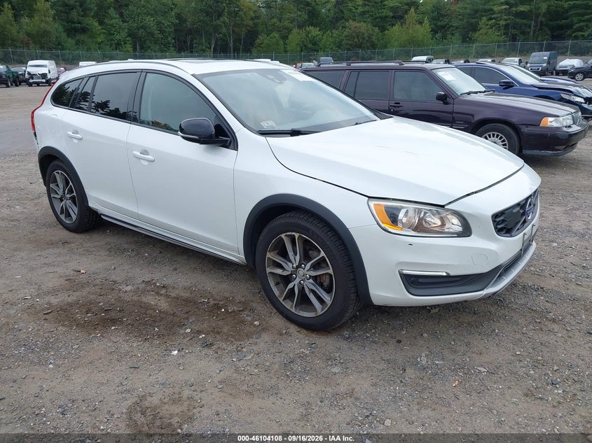 Photo of the 2016 VOLVO V60 CROSS COUNTRY T5