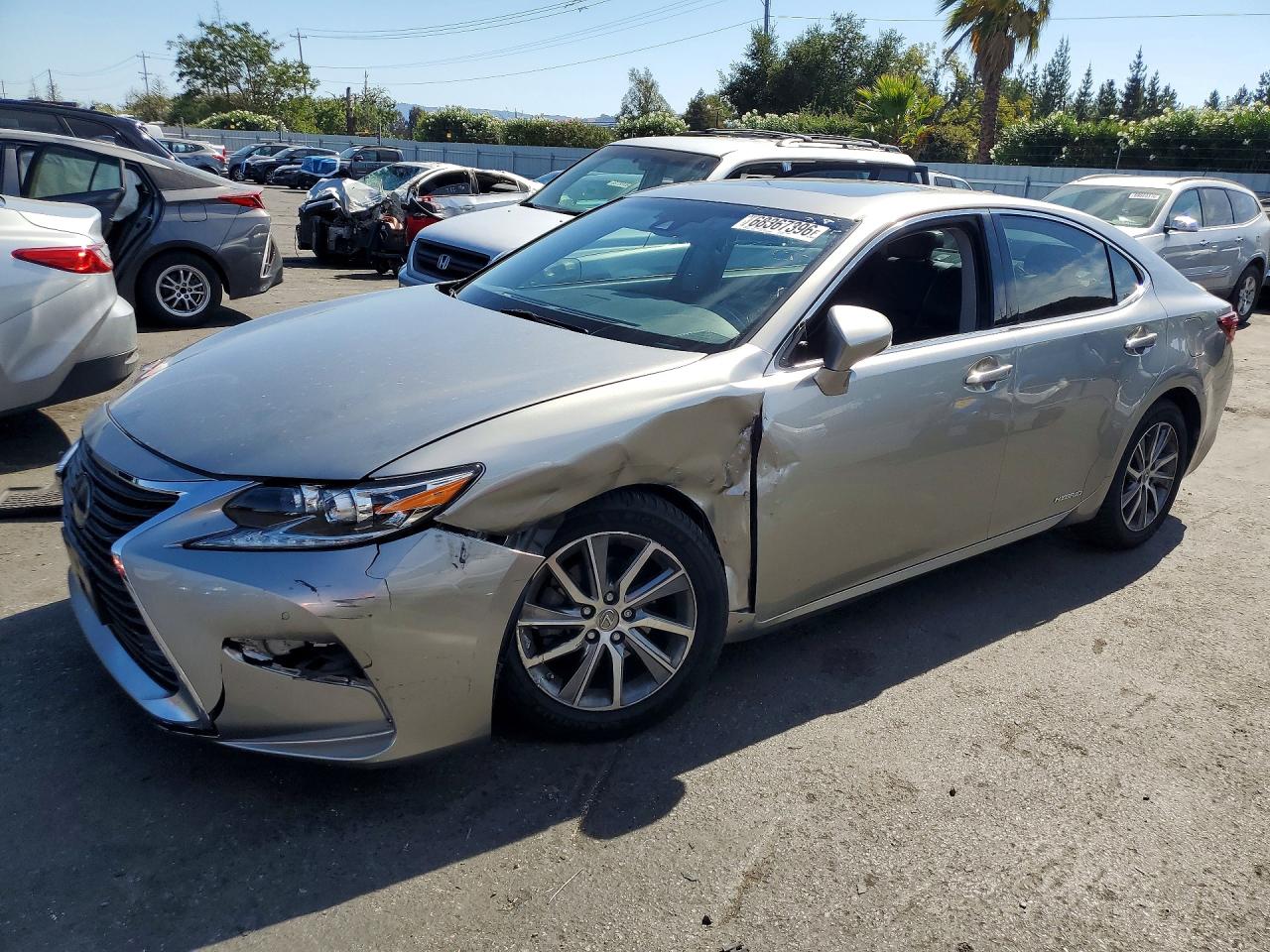 Photo of the 2017 LEXUS ES 300H