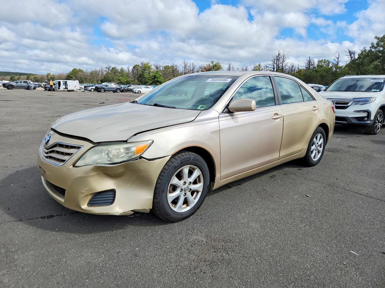 Photo of the 2011 TOYOTA CAMRY LE