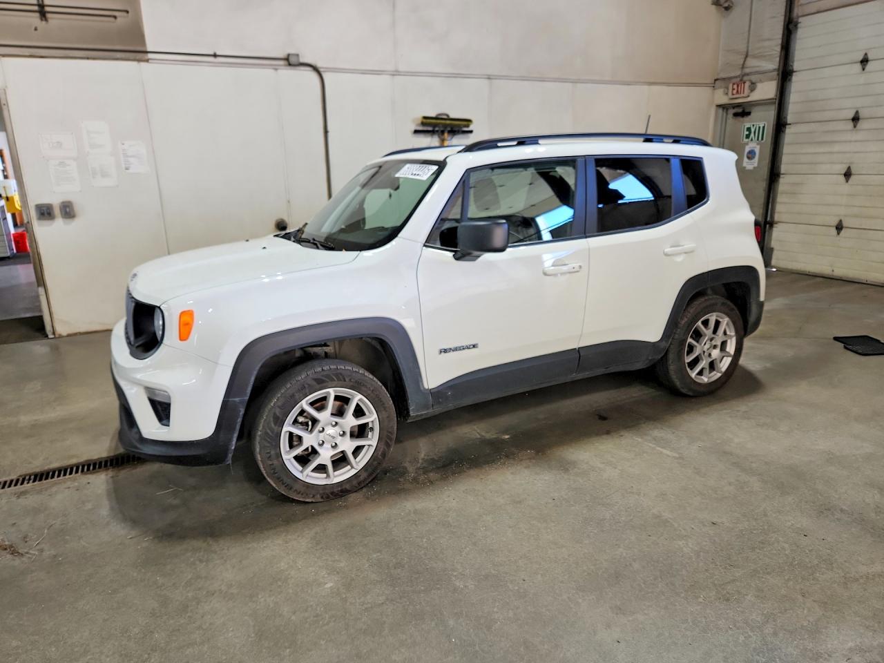Photo of the 2022 JEEP RENEGADE LATITUDE