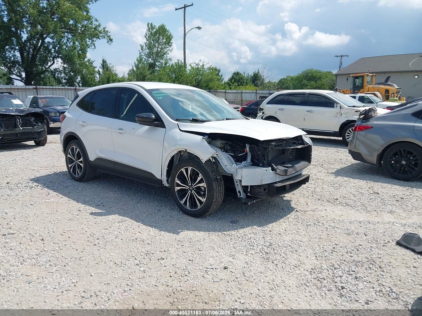 Photo of the 2021 FORD ESCAPE SE
