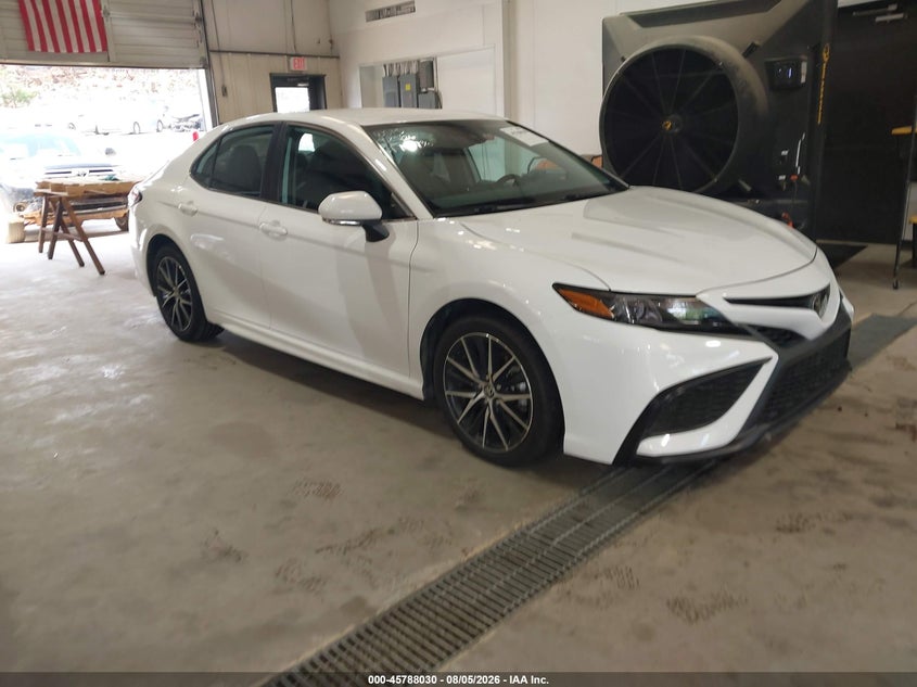 Photo of the 2023 TOYOTA CAMRY SE