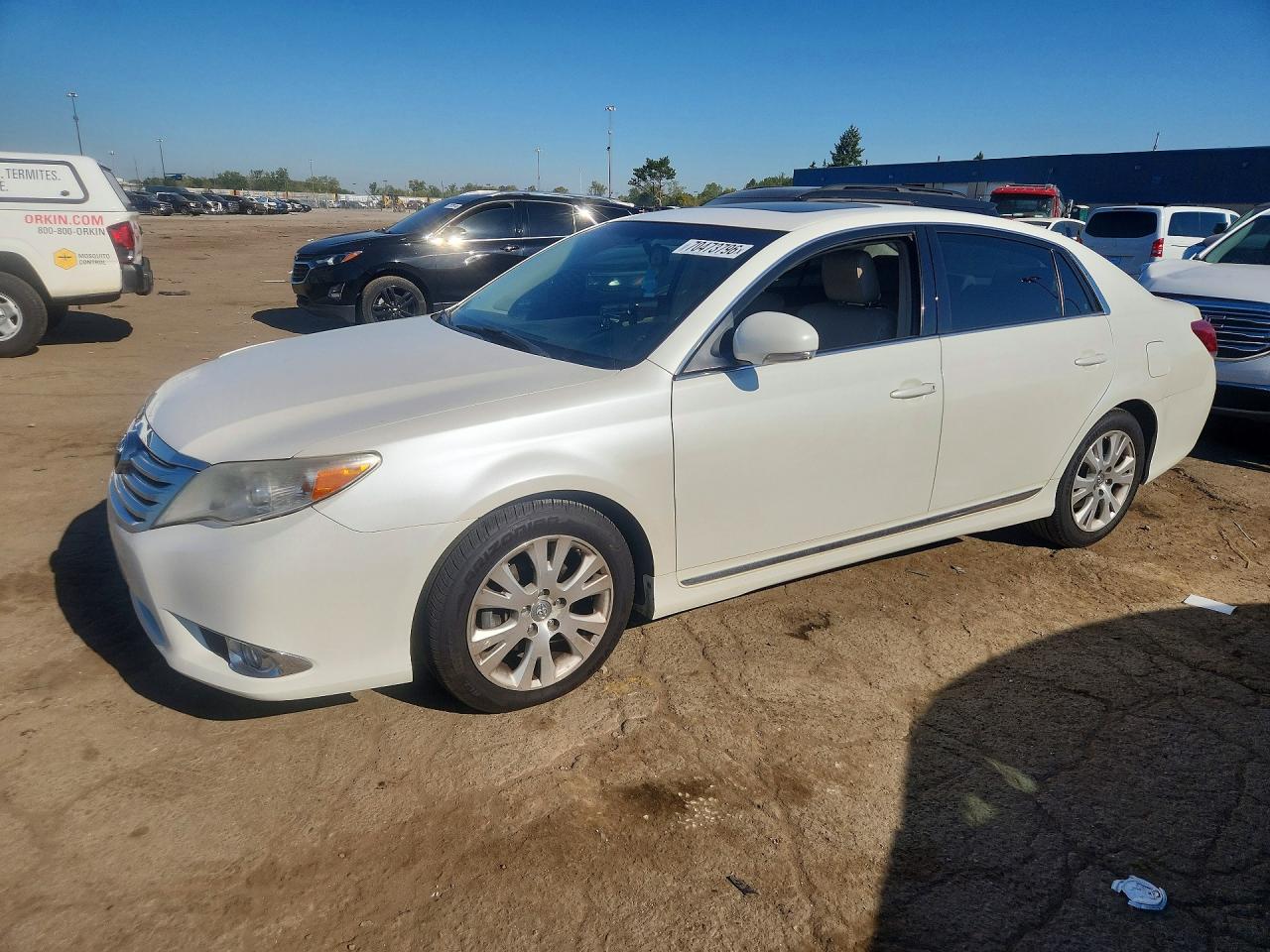 Photo of the 2011 TOYOTA AVALON BASE