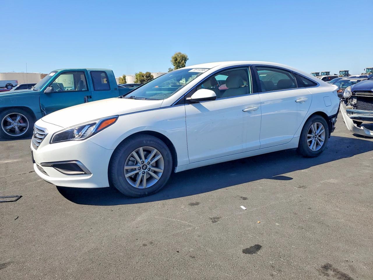 Photo of the 2017 HYUNDAI SONATA SE