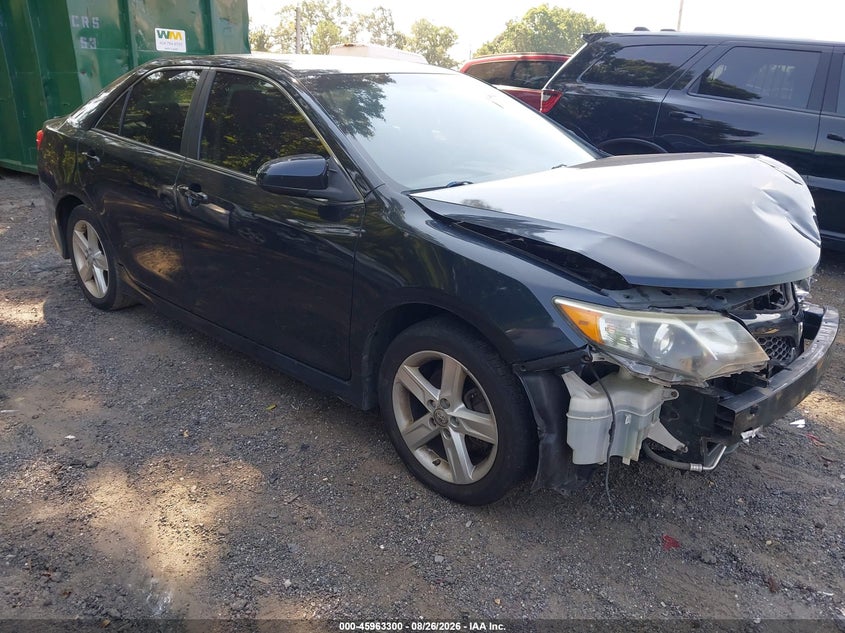 Photo of the 2014 TOYOTA CAMRY SE