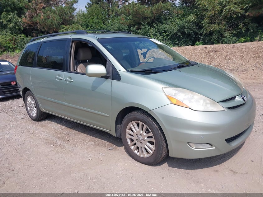 Photo of the 2009 TOYOTA SIENNA XLE