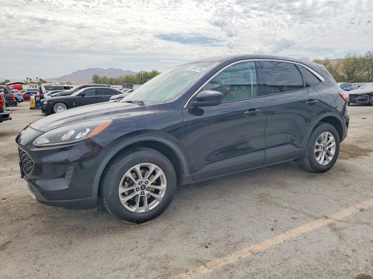Photo of the 2021 FORD ESCAPE SE