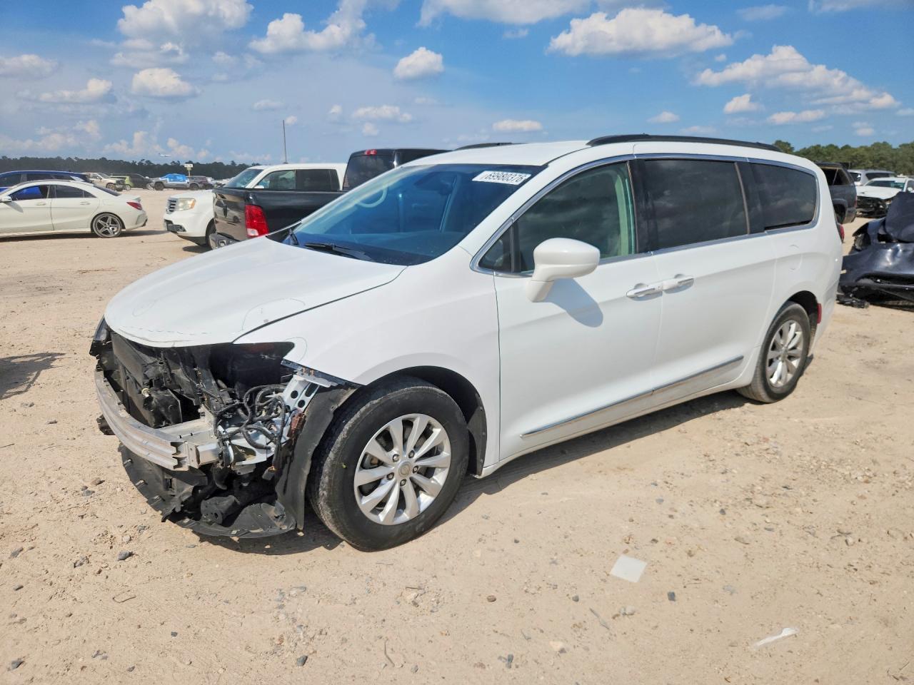 Photo of the 2017 CHRYSLER PACIFICA TOURING L