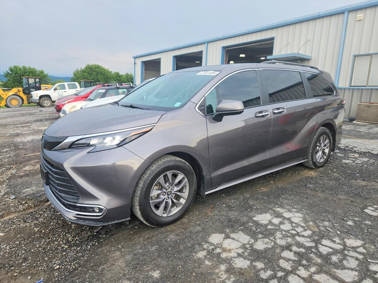Photo of the 2024 TOYOTA SIENNA XLE