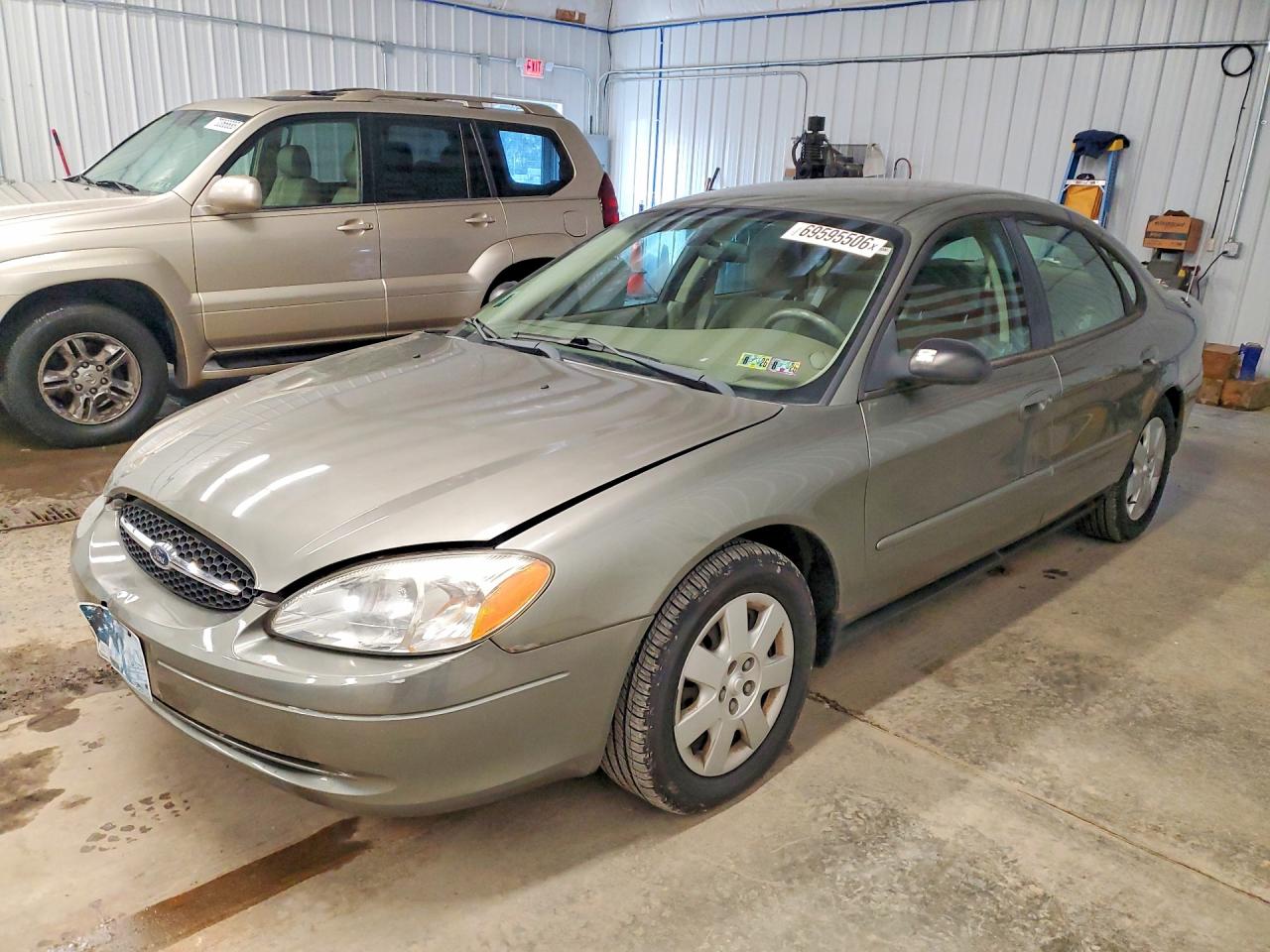 Photo of the 2003 FORD TAURUS LX