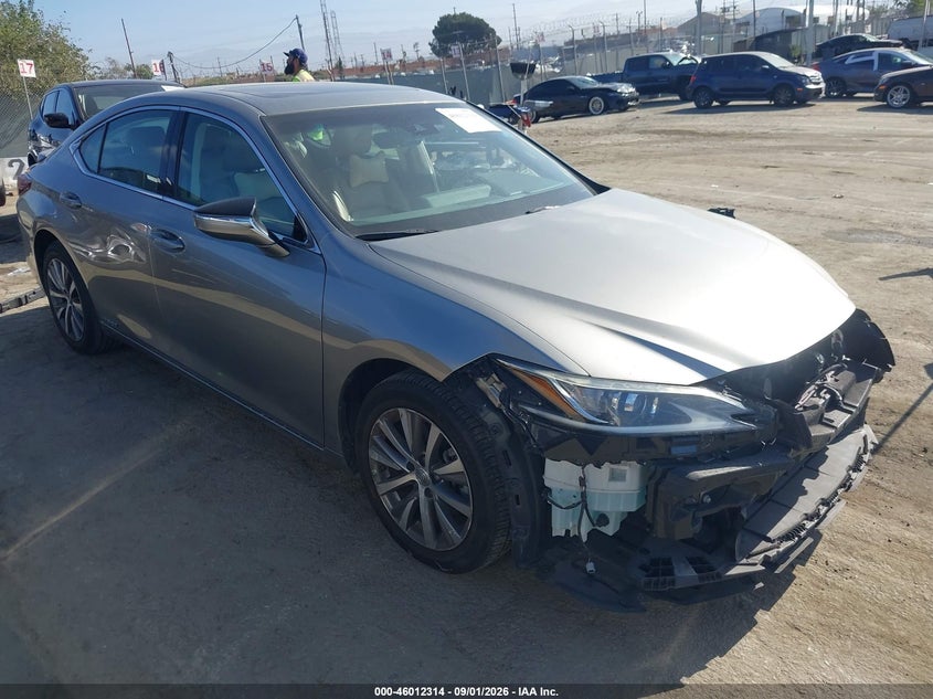 Photo of the 2020 LEXUS ES 300H