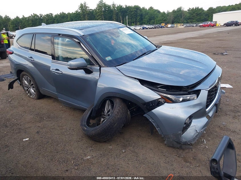 Photo of the 2022 TOYOTA HIGHLANDER PLATINUM
