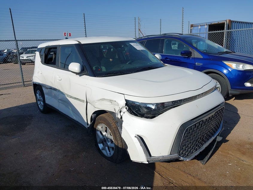 Photo of the 2023 KIA SOUL LX
