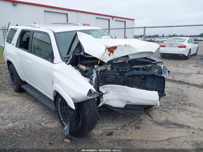 Photo of the 2018 TOYOTA 4RUNNER SR5