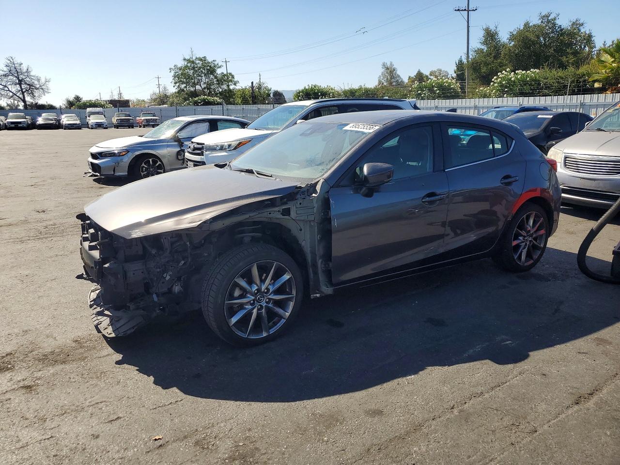 Photo of the 2018 MAZDA 3 TOURING