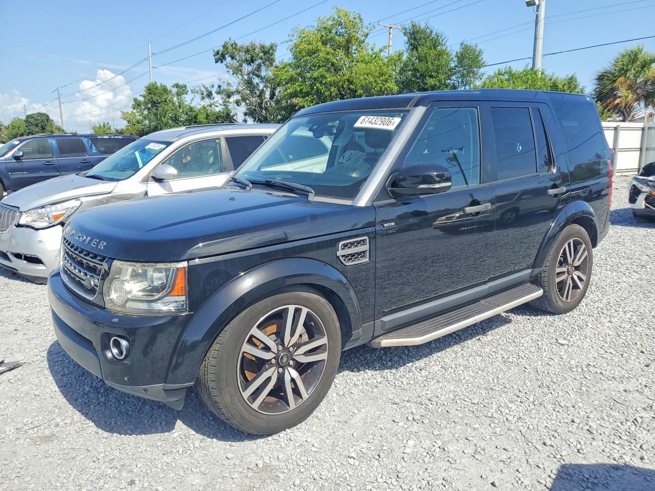 Photo of the 2015 LAND ROVER LR4 HSE