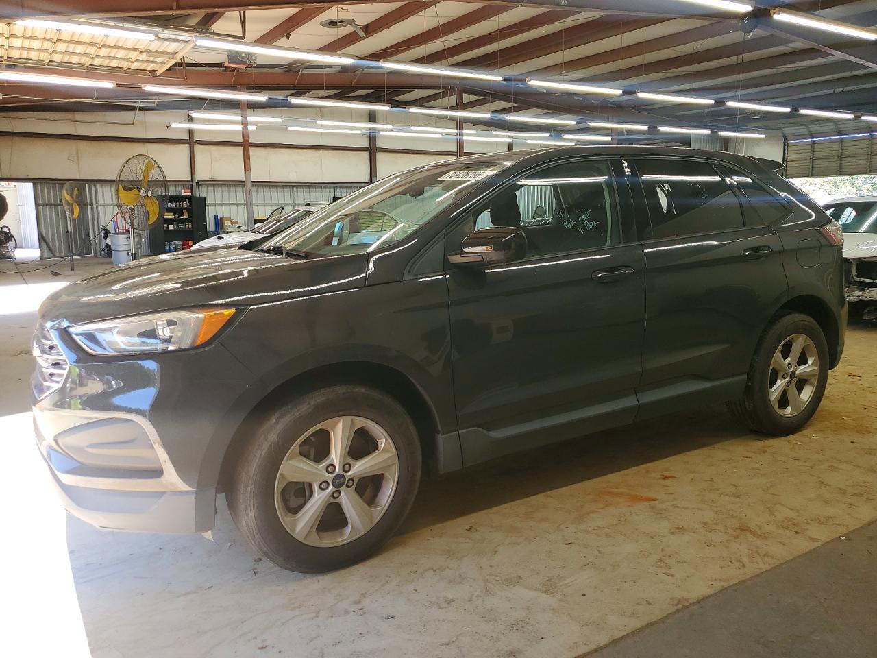 Photo of the 2021 FORD EDGE SE