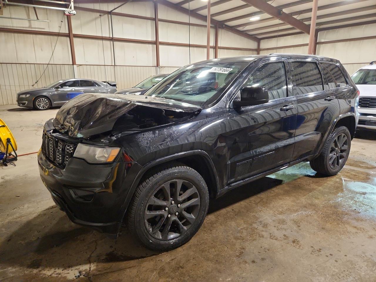 Photo of the 2019 JEEP GRAND CHEROKEE LAREDO