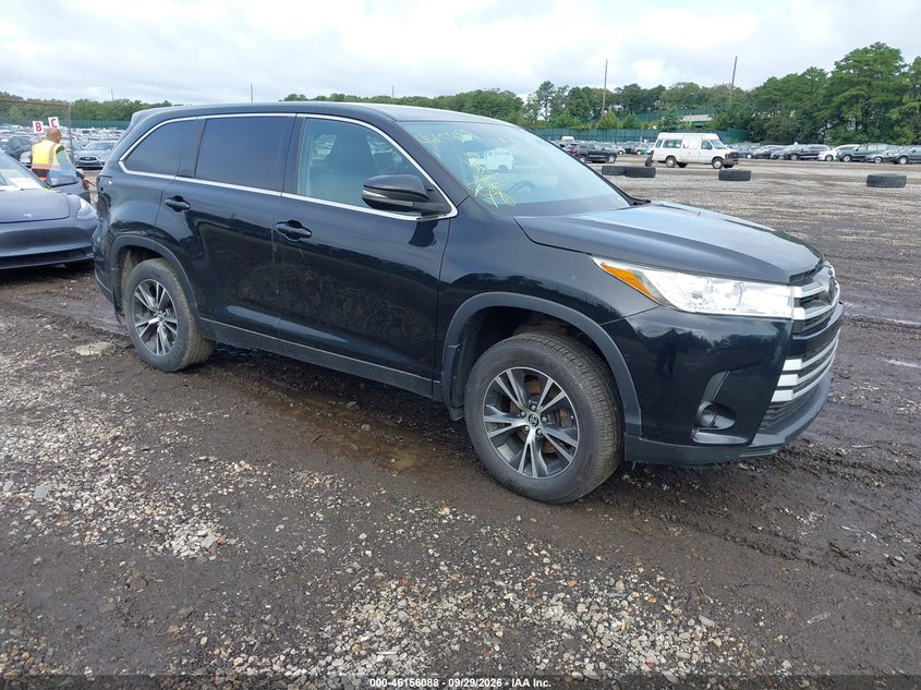 Photo of the 2019 TOYOTA HIGHLANDER LE