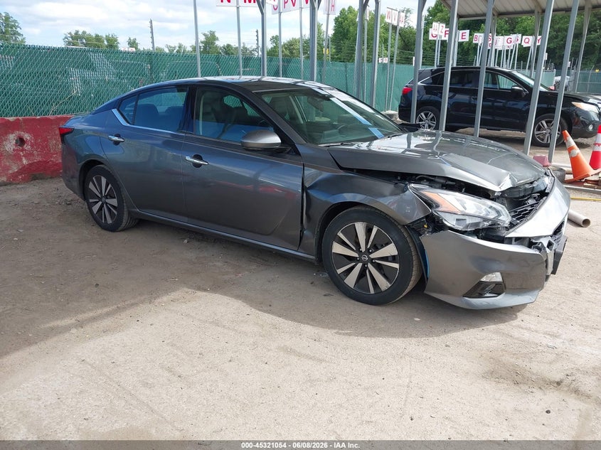 Photo of the 2022 NISSAN ALTIMA SL FWD