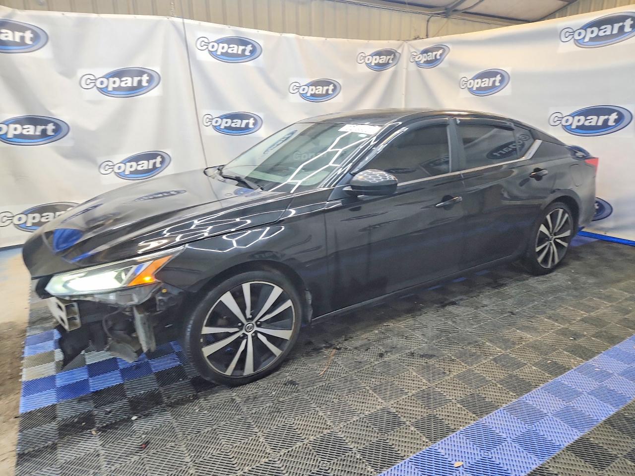 Photo of the 2019 NISSAN ALTIMA SR