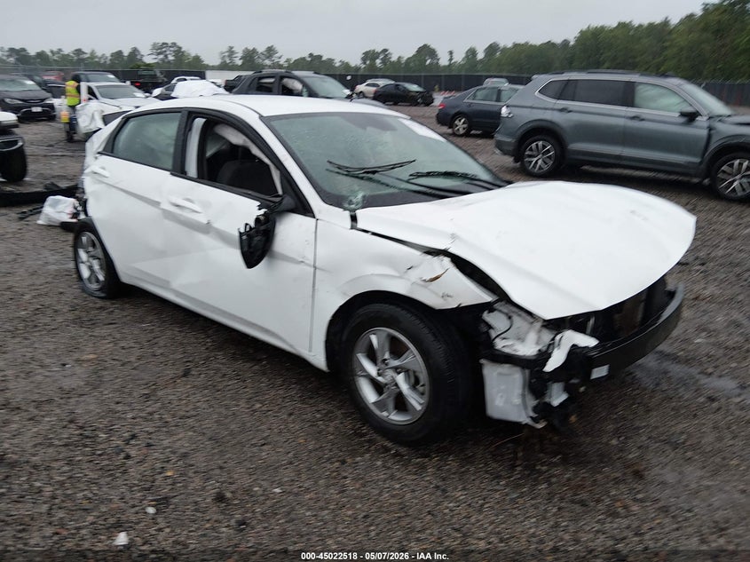 Photo of the 2021 HYUNDAI ELANTRA SE