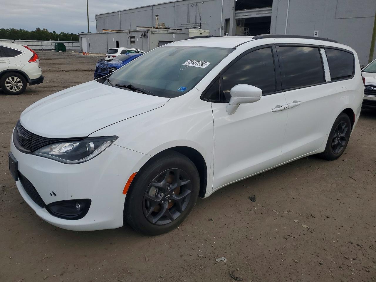 Photo of the 2018 CHRYSLER PACIFICA TOURING L