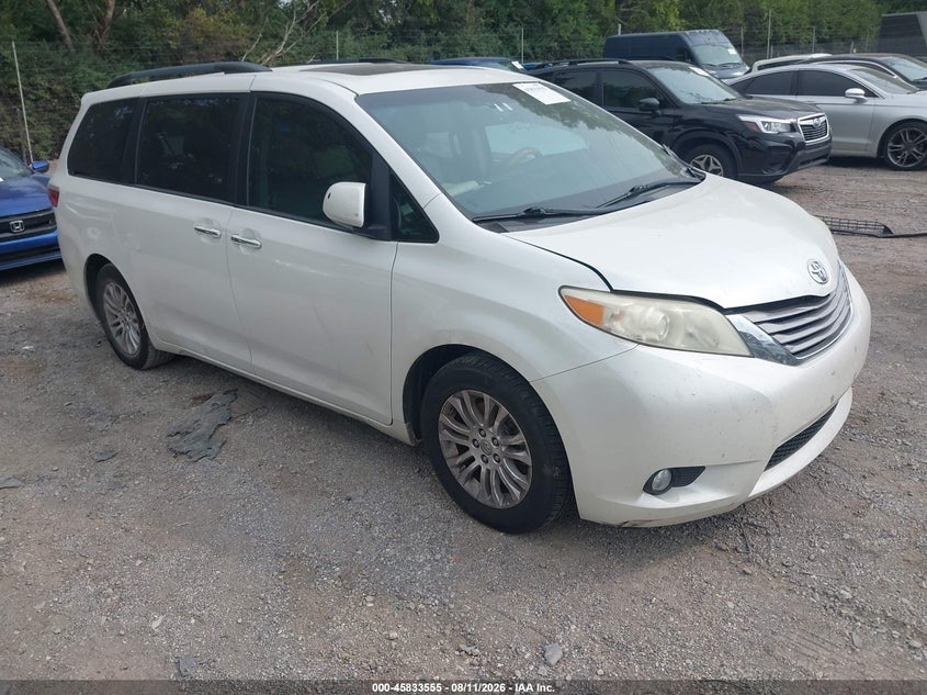 Photo of the 2016 TOYOTA SIENNA XLE 8 PASSENGER