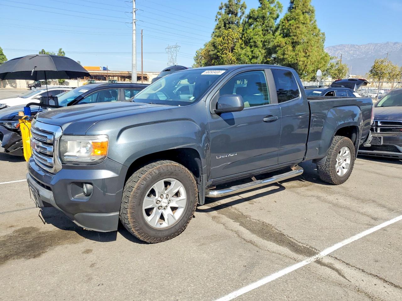 Photo of the 2015 GMC CANYON SLE