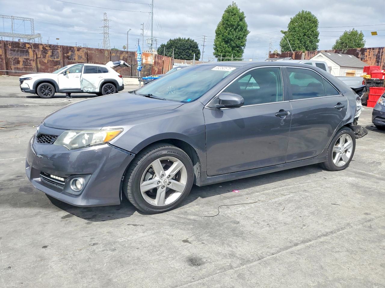 Photo of the 2012 TOYOTA CAMRY SE