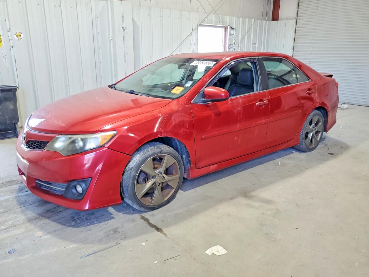 Photo of the 2014 TOYOTA CAMRY SE V6