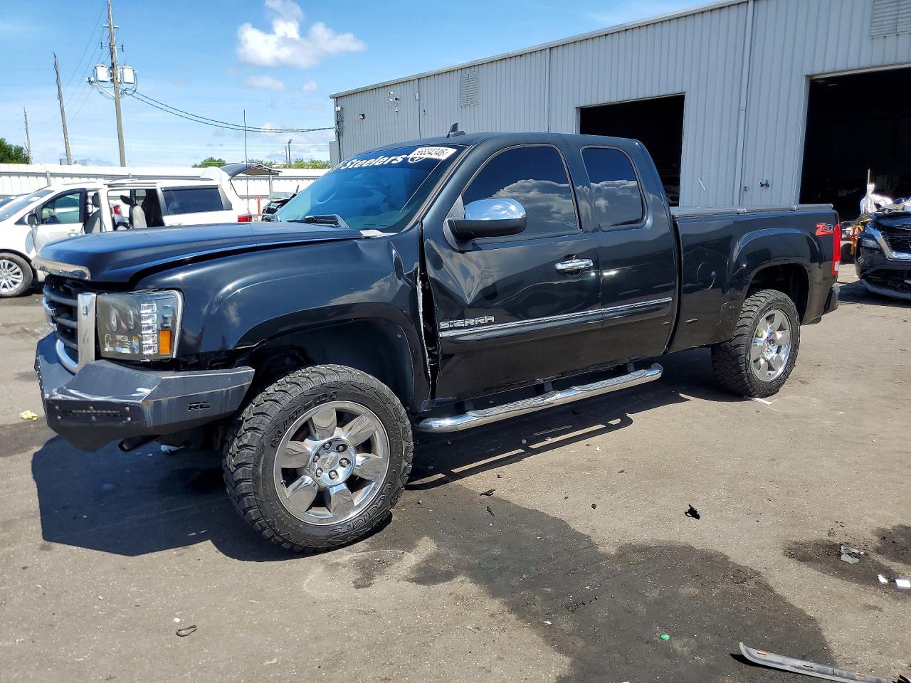 Photo of the 2011 GMC SIERRA K1500 SLE