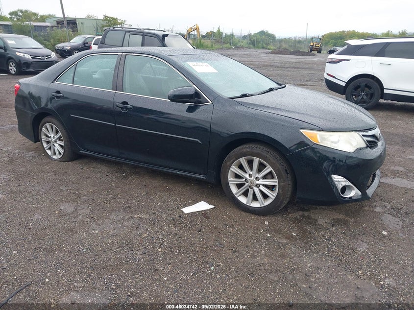 Photo of the 2014 TOYOTA CAMRY XLE