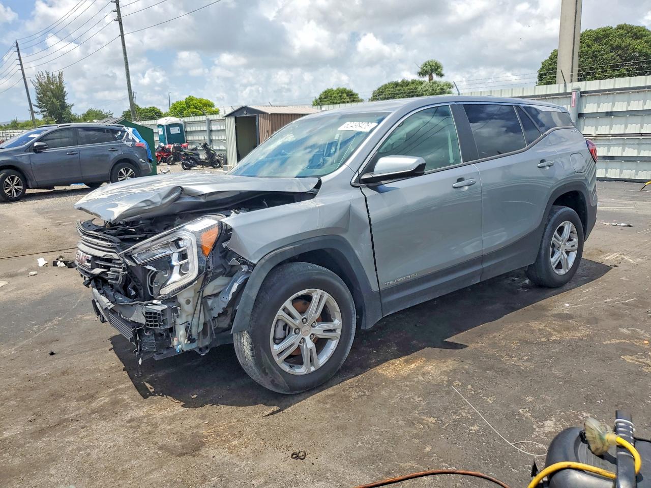Photo of the 2024 GMC TERRAIN SLE