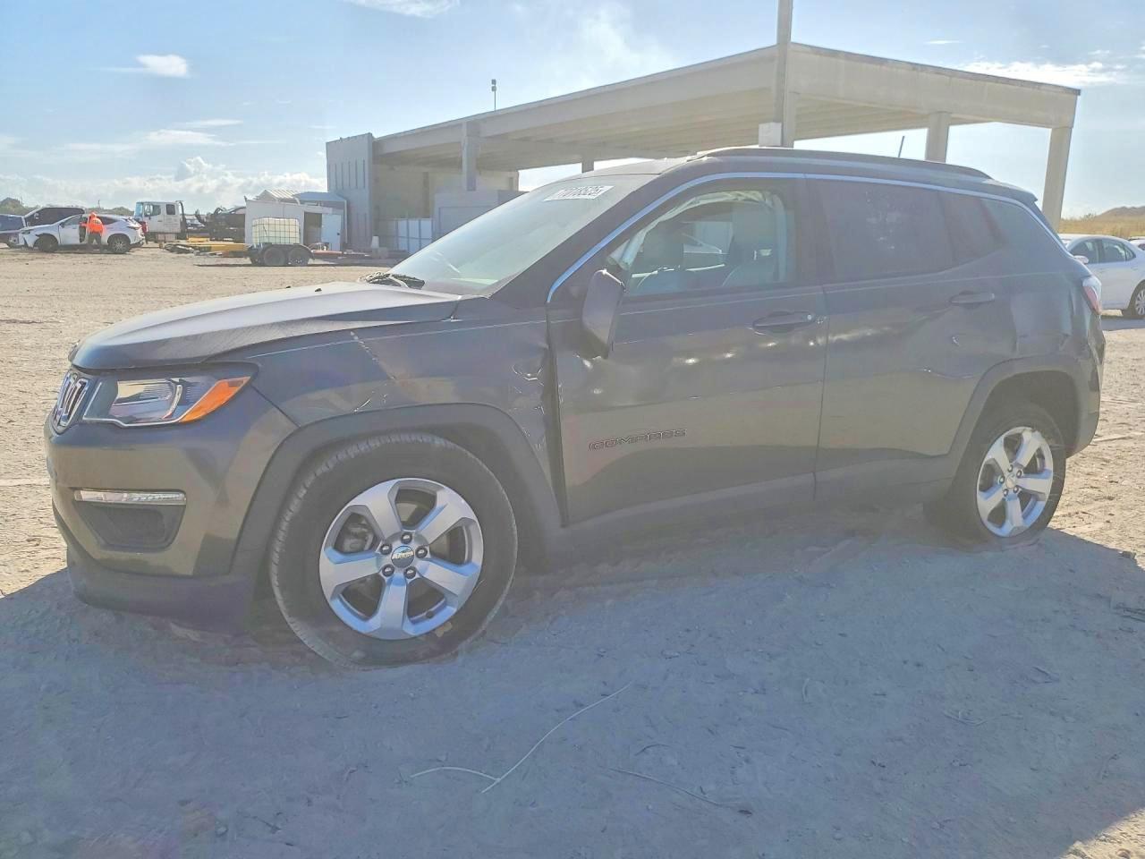 Photo of the 2018 JEEP COMPASS LATITUDE