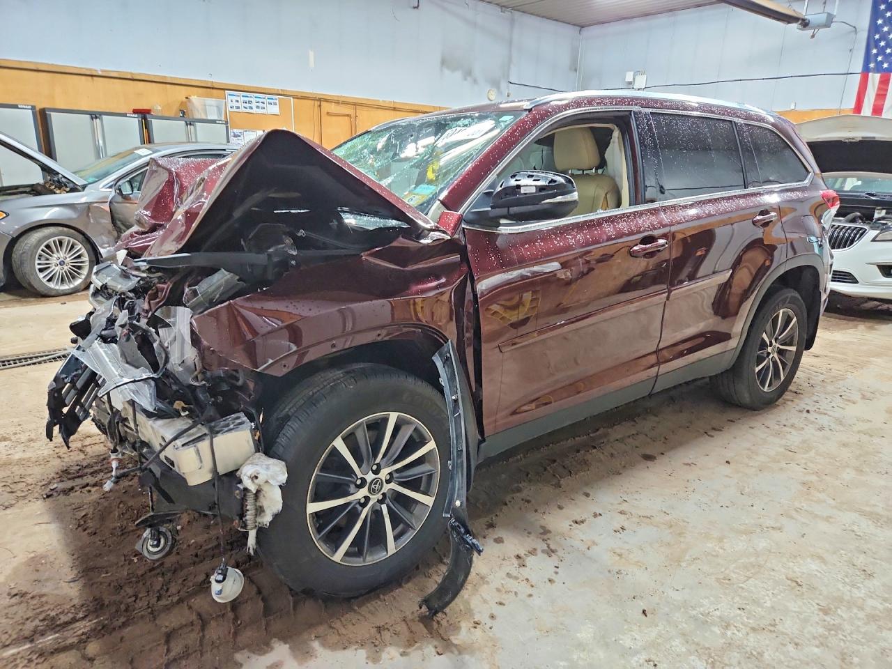 Photo of the 2019 TOYOTA HIGHLANDER XLE